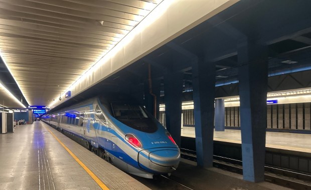 Warszawa: Pociągi wracają na Dworzec Centralny
