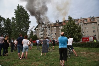 Warszawa: Pożar bloku. Ewakuowano prawie 100 osób