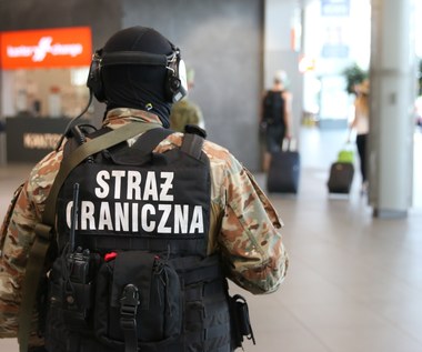 Warszawa: Próbowali przemycić narkotyki w bieliźnie