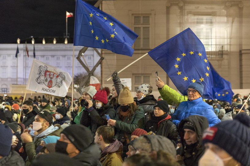 Warszawa: Protest przeciwko przyjęciu ustawy medialnej /Wojciech Kryński    /Agencja FORUM