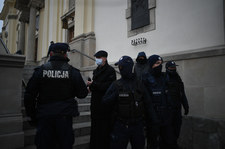 Warszawa: Protest przed kościołem św. Krzyża. Interweniowała policja