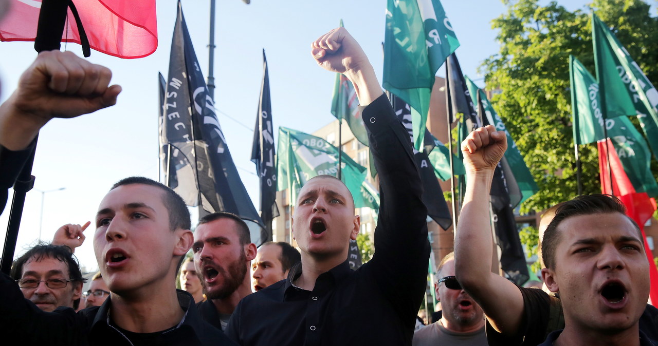 Warszawa: Protesty przed Teatrem Powszechnym