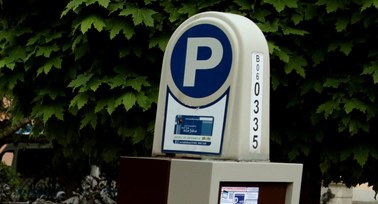 Warszawa rozszerza strefę płatnego parkowania. Sprawdź gdzie