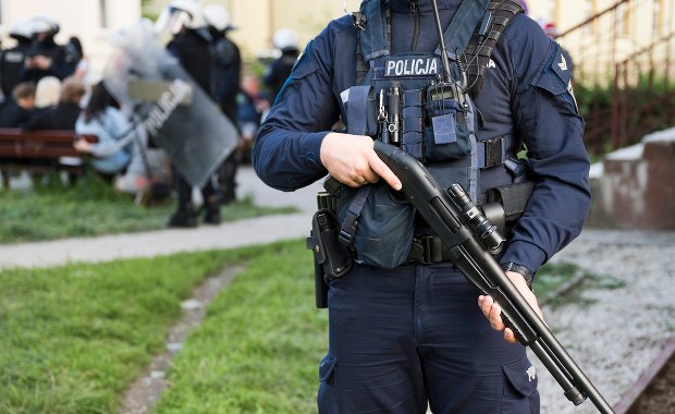 Warszawa: Strzały na Konwaliowej, policja musiała użyć broni