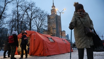 Warszawa szykuje się na kolejną falę mrozów. Ogrzewane namioty i autobusy 