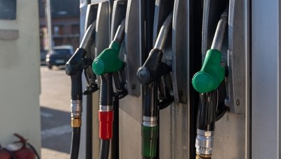 Warszawa tłumaczy się Brukseli z obniżonego VAT-u na paliwa. Sankcji na razie nie będzie