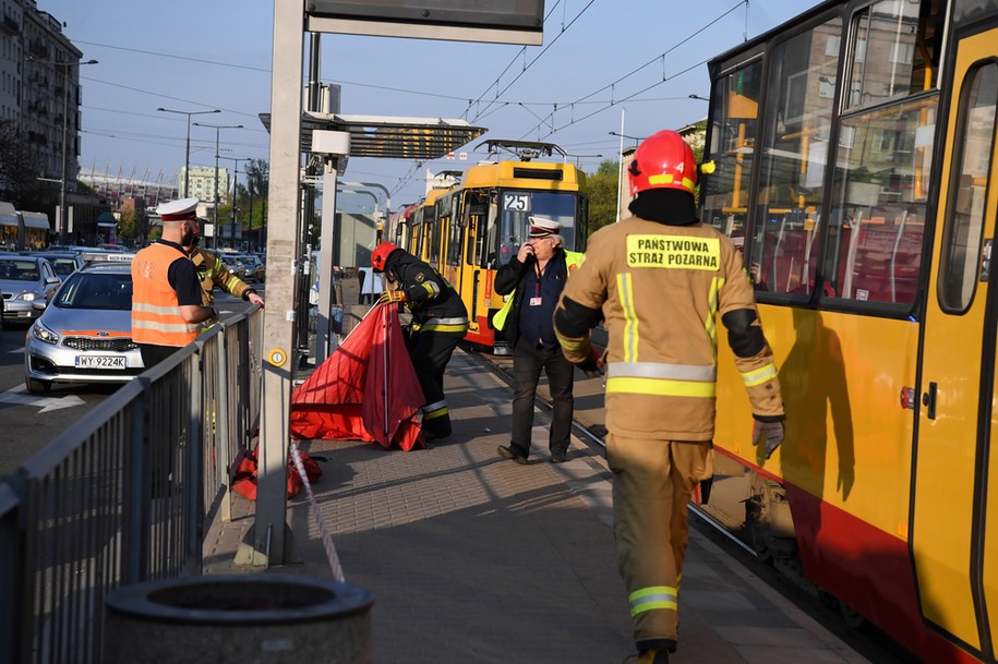 Warszawa: Tramwaj potrącił pieszą w centrum miasta /Andrzej Lange /PAP