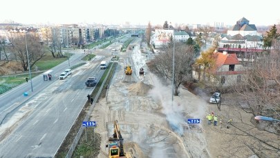 Warszawa: Usuwanie skutków potężnej awarii ciepłowniczej, utrudnienia w ruchu