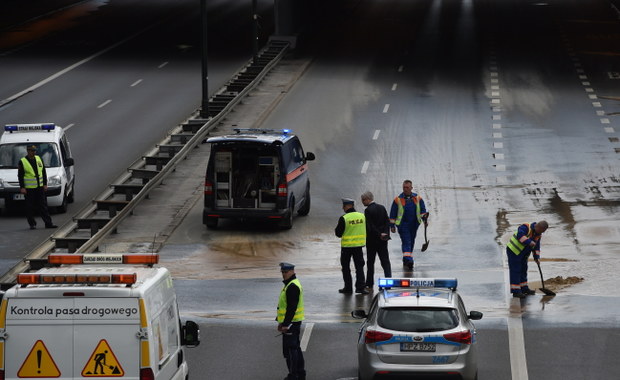 Warszawa: Utrudnienia na Trasie Łazienkowskiej z powodu awarii wodociągu