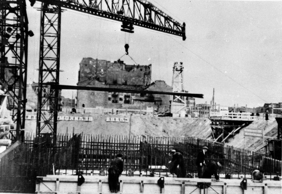 Warszawa. V.1952 r. Prace przy wykopach pod fundamenty Pałacu /	Jerzy Baranowski/CAF /PAP