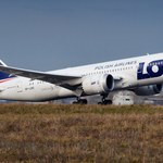 Warszawa: W samolot LOT-u uderzył piorun. Pasażerom nic się nie stało