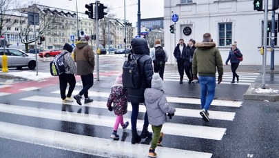 Warszawa walczy z mrozem. Specjalne punkty ciepła na ulicach stolicy