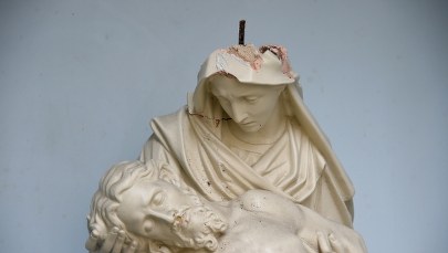 Warszawa: Wandale uszkodzili pietę z kościoła kapucynów 