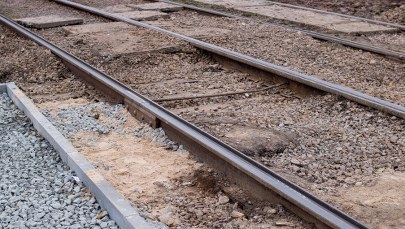 ​Warszawa: Weekendowa wymiana torów na skrzyżowaniu alei Niepodległości z ulicą Nowowiejską