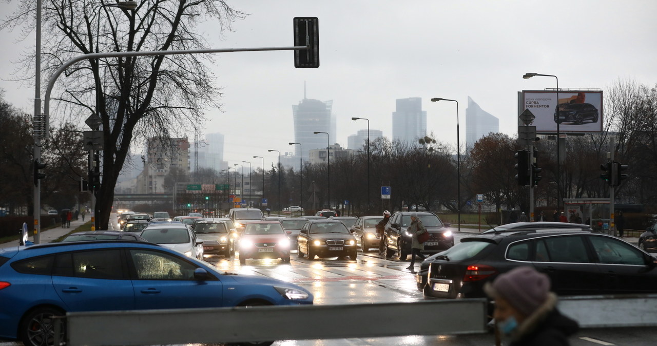 Warszawa. Z powodu awarii wodociągowej zamknięto ulicę Górczewską /PAP/Rafał Guz /PAP