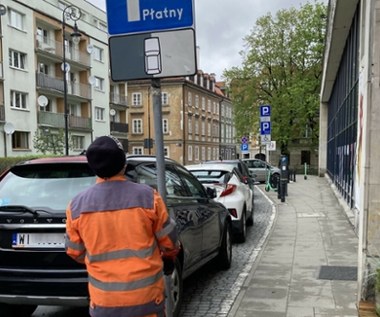 Warszawa zabiera miejsca parkingowe. Mieszkańcy protestują