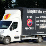Warszawa: Zakaz dla furgonetek z hasłami homofobicznymi i antyaborcyjnymi