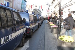 Warszawa: Zamieszki przed siedzibą Krytyki Politycznej