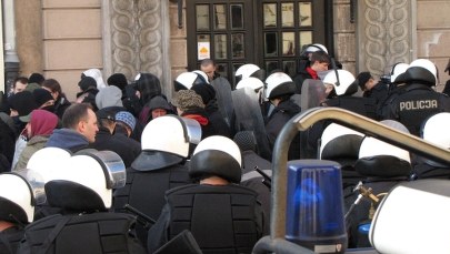 Warszawa: Zamieszki przed siedzibą Krytyki Politycznej