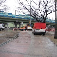 Warszawa: Zapadnięta jezdnia na rondzie Starzyńskiego 