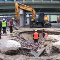 Warszawa: Zapadnięta jezdnia na rondzie Starzyńskiego 