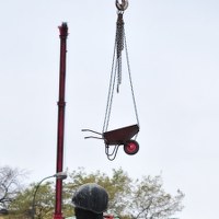 Warszawa: „Czterej śpiący” w trakcie przeprowadzki 