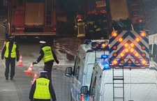 Warszawa: Zderzenie trzech samochodów w Al. Prymasa Tysiąclecia. W jednym była butla z acetylenem