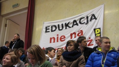 Warszawcy uczniowie walczą o przetrwanie swoich szkół