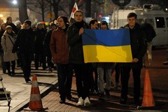 Warszawiacy protestują przed ambasadą Rosji