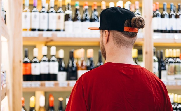 Warszawscy radni "za" nocną prohibicją w dwóch dzielnicach od godz. 22.00