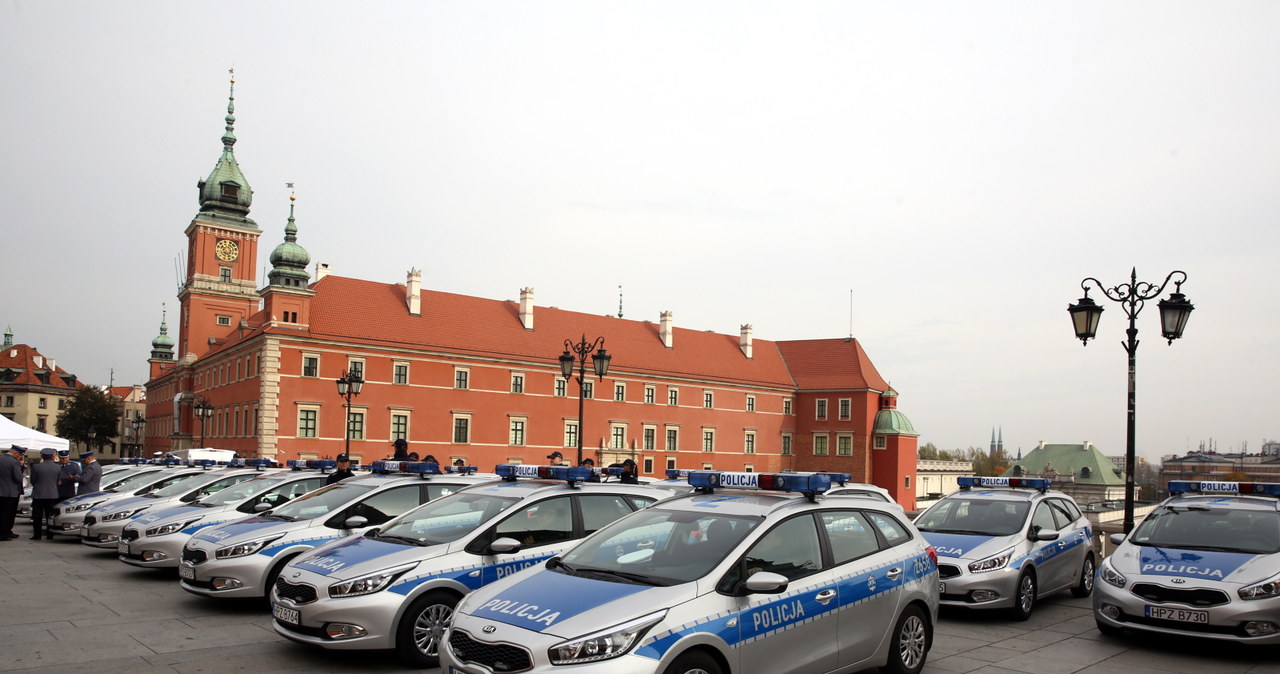 Warszawska policja dostała nowe radiowozy /Tomasz Gzell /PAP