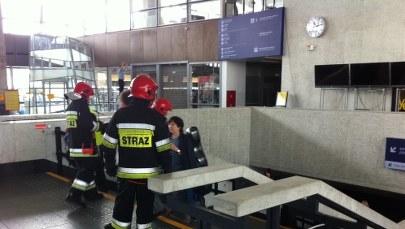 Warszawski Dworzec Centralny bez prądu, strażacy ewakuują pasażerów