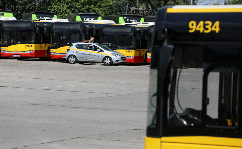 Warszawskie autobusy nie  maja dobrej passy / 	Jakub Kamiński    /East News