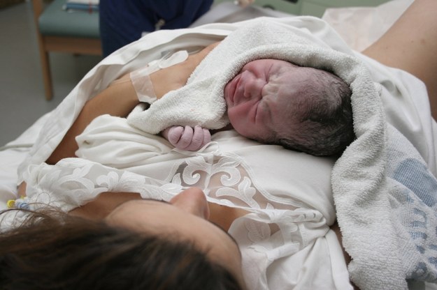 Warszawskie porodówki pracują na pełnych obrotach / 	CHROMORANGE    /PAP/EPA