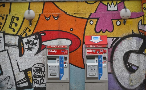 Warszawskie ZTM sprzedaje 36 starych biletomatów, bo są nieopłacalne