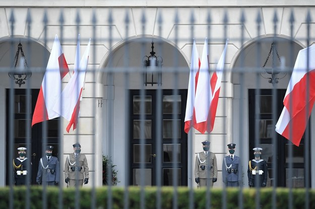 Warta honorowa przy Pałacu Prezydenckim w dniu 229. rocznicy uchwalenia Konstytucji 3 Maja / 	Radek Pietruszka   /PAP