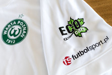 Warta Poznań z nowym logo na koszulkach. Kolejny sponsor związany z ekologią