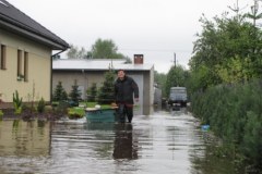 Warta zalewa miejscowości koło Częstochowy