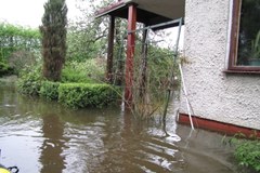 Warta zalewa miejscowości koło Częstochowy