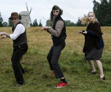 Wartka, pełna nieoczekiwanych zwrotów akcja fragment po fragmencie odsłania mroczną tajemnicę. Ale Juliusz Machulski nie byłby sobą, gdyby nie było przede wszystkim... śmiesznie, oczywiście! Strasznie śmiesznie... - fot. Artur Siennicki