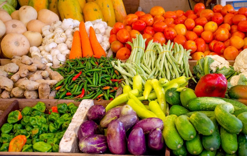 Warto kupować warzywa od sprawdzonego dostawcy. Wybierajmy kameralne targi lub kontakt bezpośredni /123RF/PICSEL