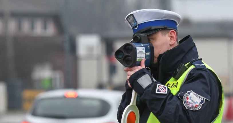 Warto przypomnieć sobie, jaka jest dopuszczalna prędkość na drodze oznaczonej znakiem D-7 /Andrzej Zbraniecki/East News /East News