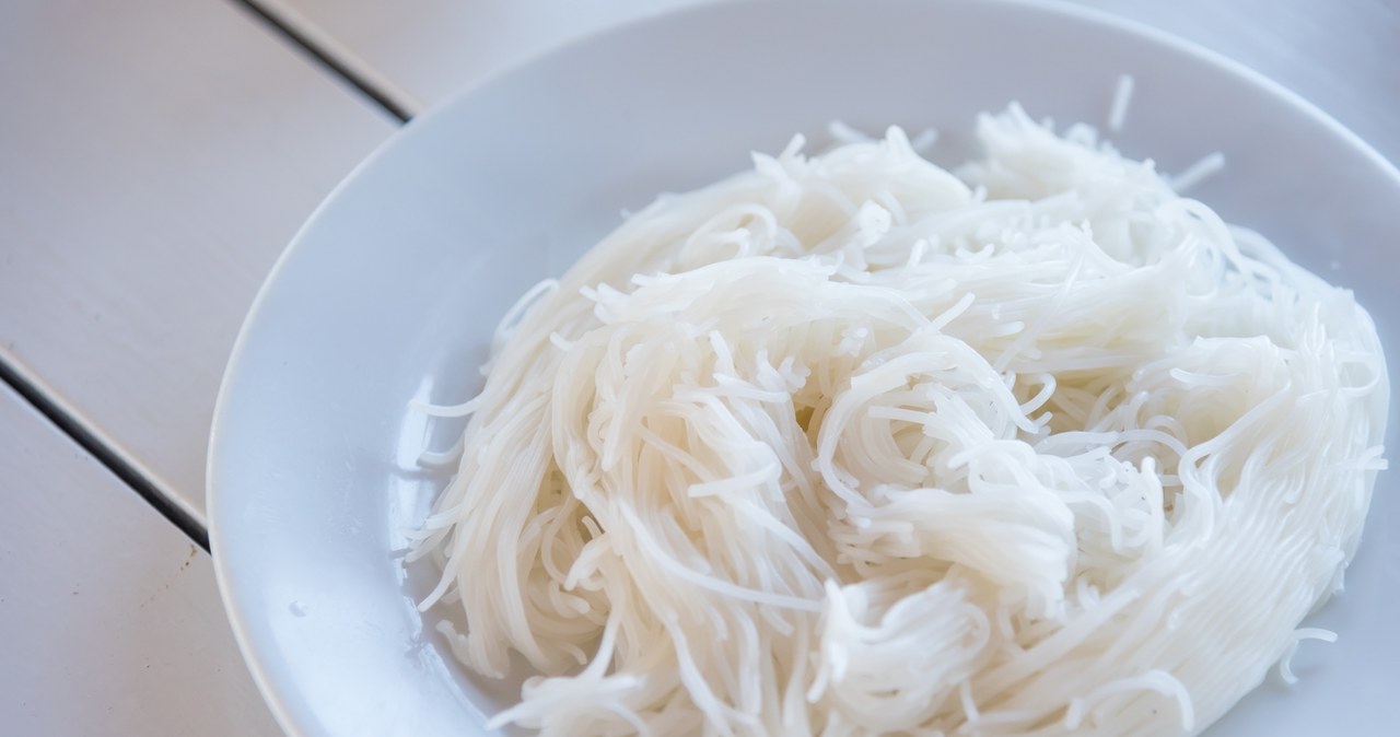 Warto sięgać po makaron ryżowy, czy nie warto? Sprawdzamy /123RF/PICSEL