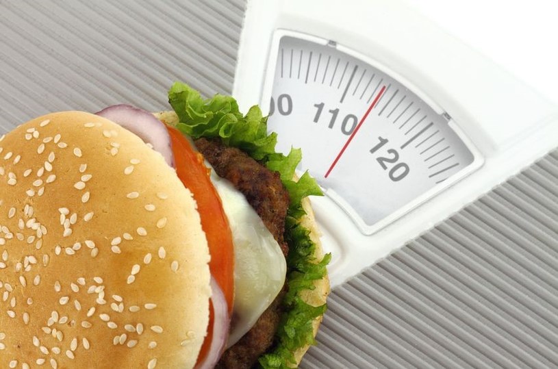 Warto spożywać przynajmniej 1g tłuszczu na każdy kilogram masy ciała /123RF/PICSEL