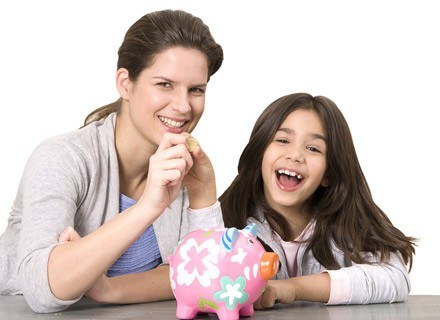 Warto w domu ustalić reguły finansowe, które będą obowiązywały i dziecko i rodziców /&copy; Panthermedia