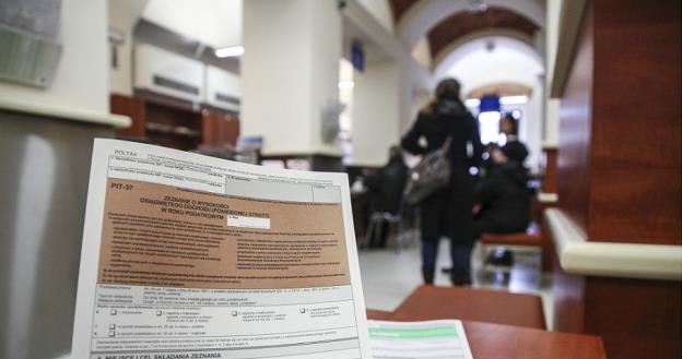 Warto wcześniej sprawdzić, czy przysługują nam jakieś ulgi od podatku. Fot. Beata Zawrzel /Reporter
