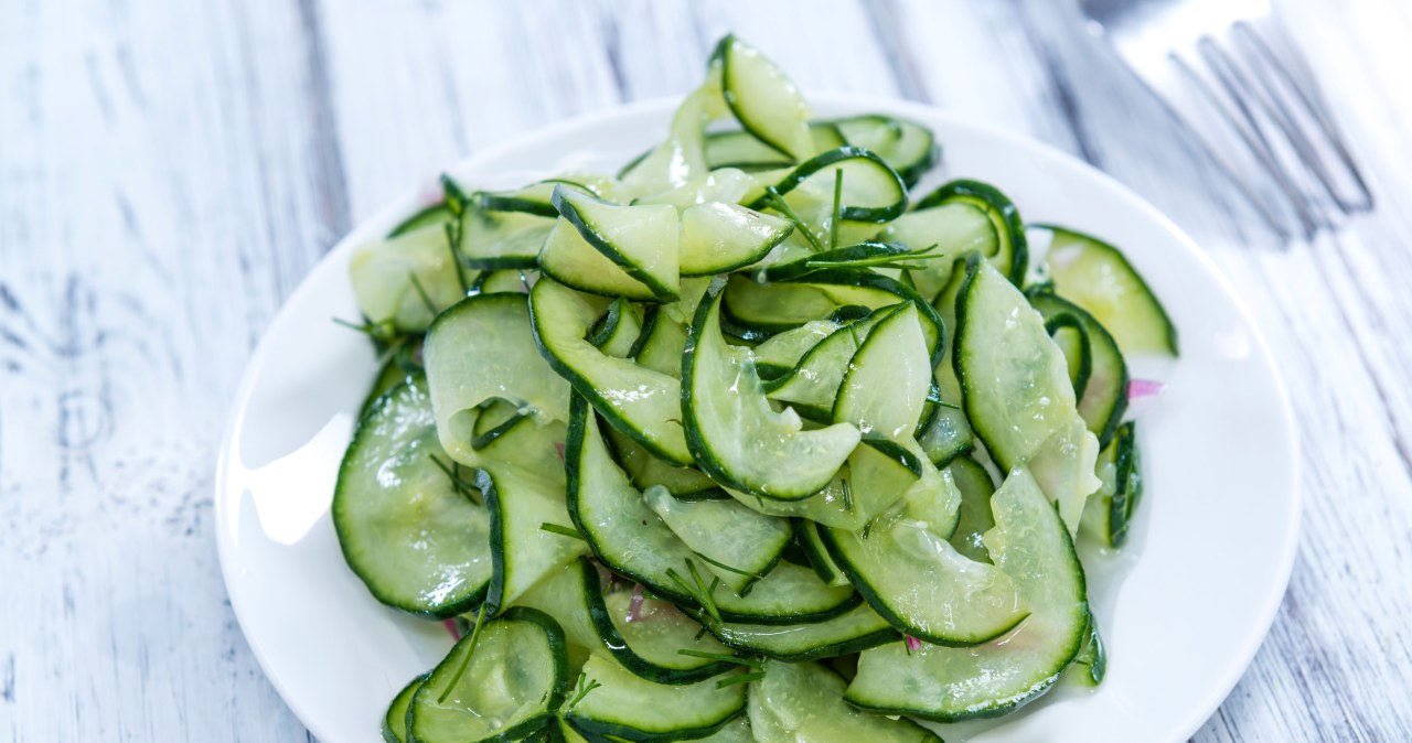 Warto włączyć je do diety, np. w postaci sałatek. W sklepach jest ich teraz dużo. /handmadepictures /123RF/PICSEL