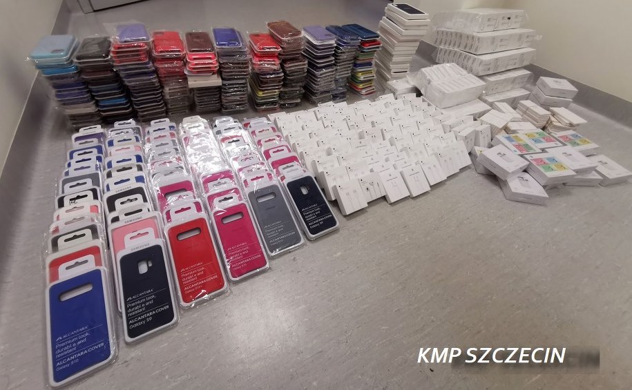 Wartość przedmiotów wyceniono na blisko 100 tysięcy złotych /Policja