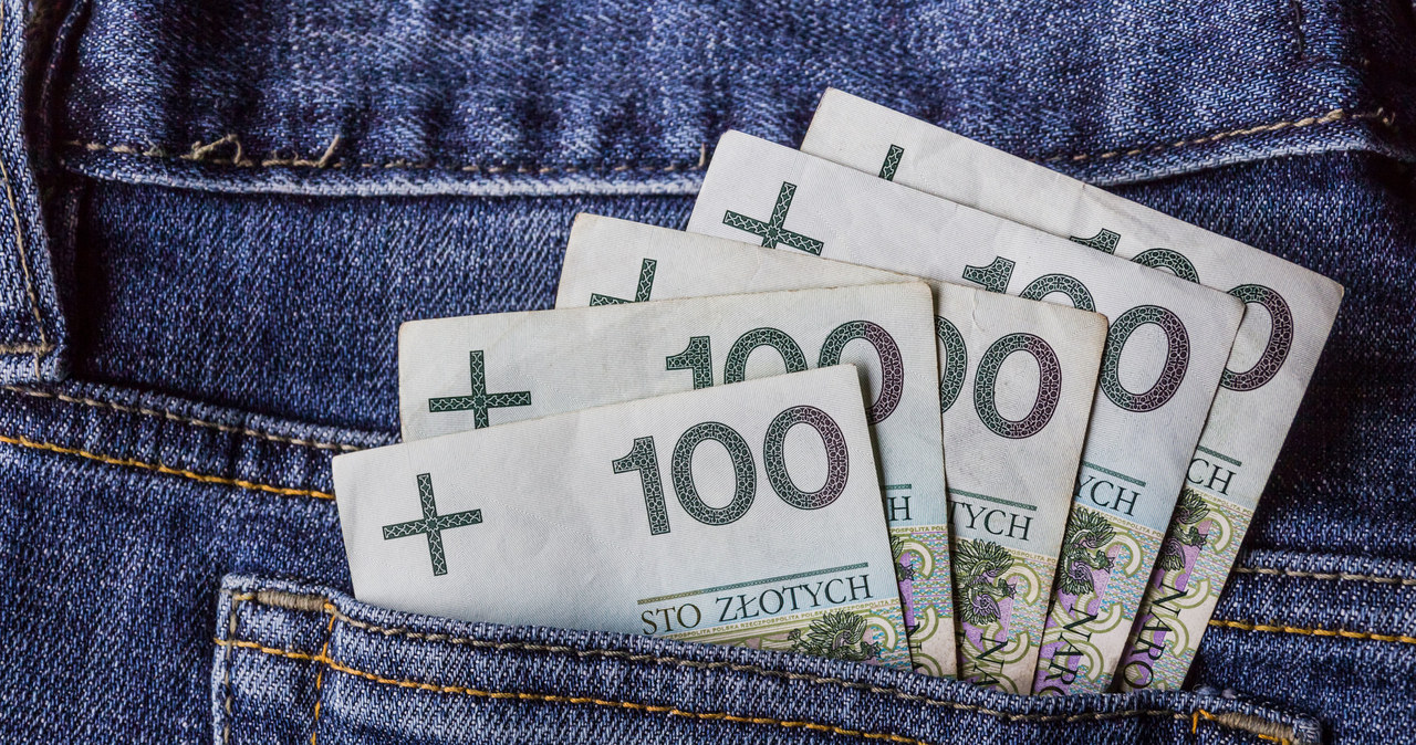 Wartość świadczeń dodatkowych waha się od 100 do 500 zł na osobę /123RF/PICSEL