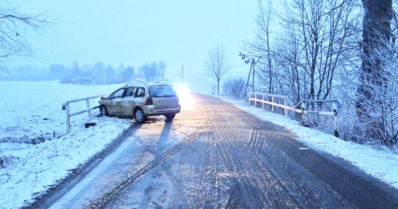 Warunki drogowe były trudne, ale do kolizji doszło przez alkohol /Policja